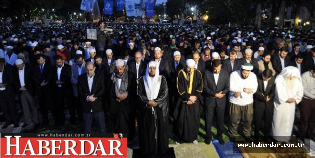 Ayasofya Meydanı'nda 'Fetih Namazı'