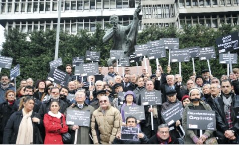 Gazetecilere baskıya protesto