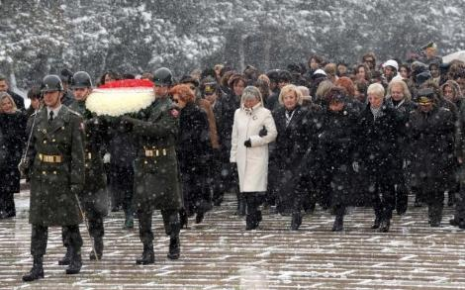 Asker eşlerinden Anıtkabir'e ziyaret