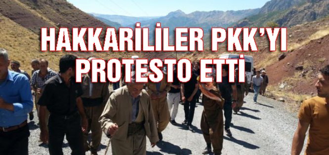 HAKKARİLİLER PKK'NIN KÖPRÜ BOMBALAMASINI PROTESTO ETTİ