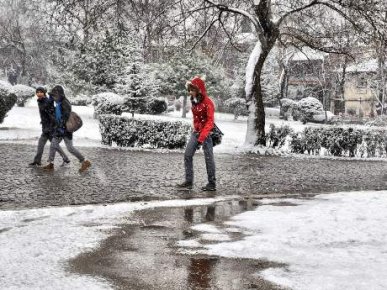 Bursa ve Karaman'da okullara kar tatili