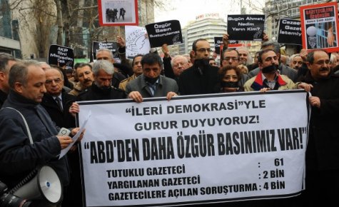 ‘Türkiye’de basın özgürlüğü geriliyor’