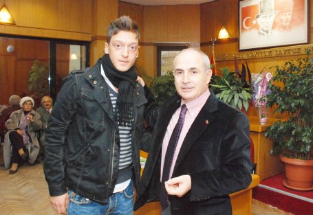 Galatasaray Özil’i cılız diye beğenmemiş…