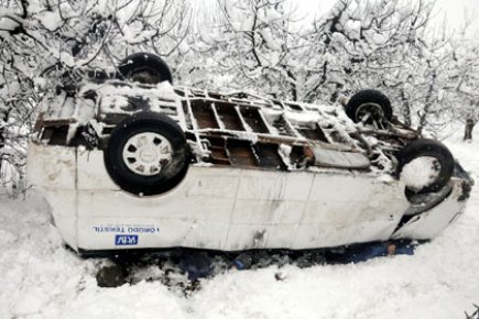 Yoğun kar faciaya neden oldu