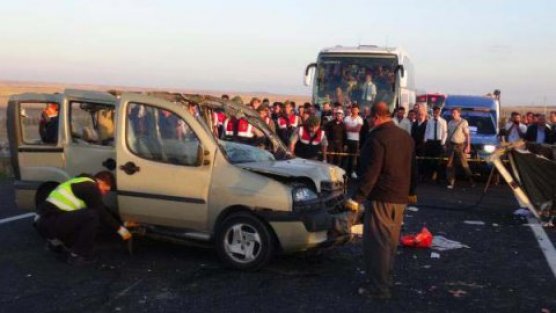 Katliam gibi trafik kazası: 13 kişi öldü