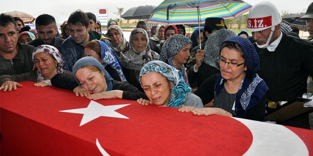 Şehit eşi isyan etti: 'Barış istiyordunuz, kocamın kanı döküldü hadi barışın!'