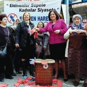 Eldivenler sepete kadınlar siyasete