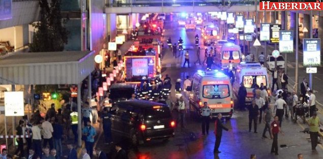 İstanbul Atatürk Havalimanı'nda 3 canlı bomba kendisini patlattı.