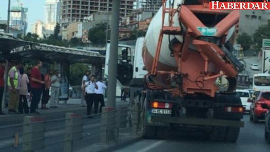 Metrobüs yoluna beton mikseri girdi