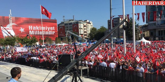 Taksim, 24 Temmuz: Darbeye karşı omuz omuza