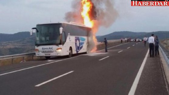 Yolcu otobüsü alev alev yandı