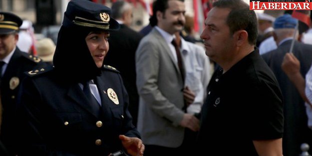 Taksim'deki Zafer Bayramı Kutlamalarında Başörtülü Polisler Yer Aldı