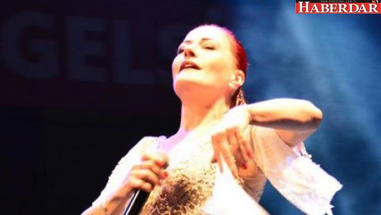 Barış konserinde Candan Erçetin rüzgarı