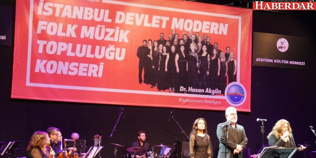 Modern Folk Müzik Topluluğu Atatürk için söyledi