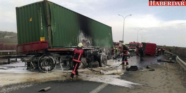 Büyükçekmece'de TIR yangını: Trafik durdu!