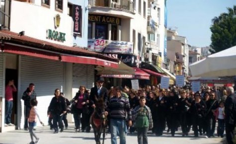 Kuşadası'nda bu kez kadınlar eylemde