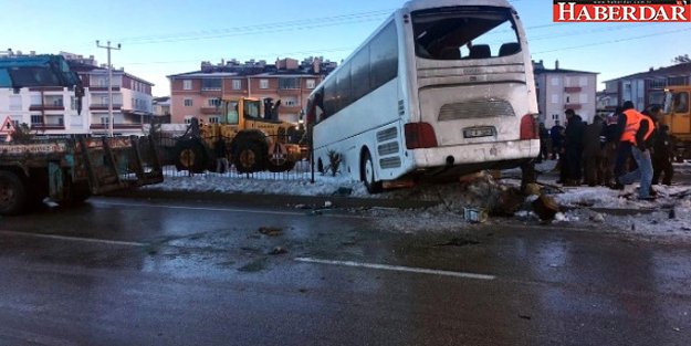 Öğrencileri Taşıyan Otobüs Devrildi: 3 Ölü, 40 Yaralı