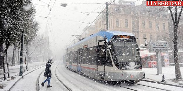 İstanbul'da kar kalınlığı 130 santimetreye ulaştı