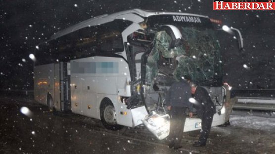 Yolcu otobüsü TIR'a çarptı: 10 yaralı!