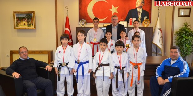 Karate Sporuna Gönül Vermiş Minik Karatecilerden Cem Kara’ya ziyaret