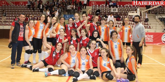 VOLEYBOL TURNUVASI ŞAMPİYONLARI BELLİ OLDU