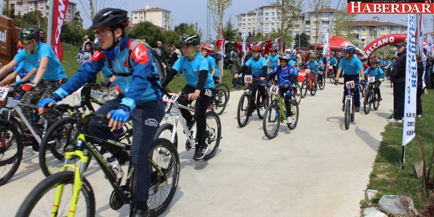 Büyükçekmece'de pedallar 23 Nisan için döndü