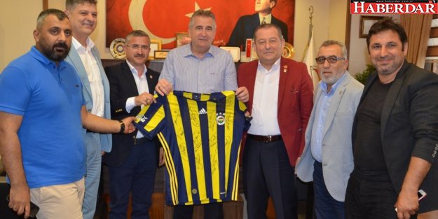 Fenerbahçelilerden Başkan Cem Kara’ya ziyaret