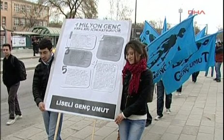 Liseliler'den 'parasız eğitim' eylemi