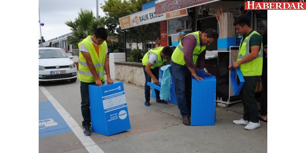 Büyükçekmece’de işyerlerine geri dönüşüm kutuları yerleştiriliyor