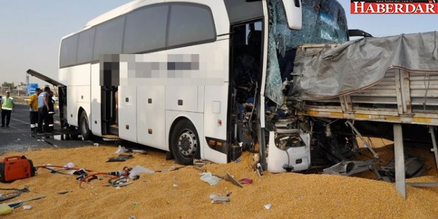 Ankara'da yolcu otobüsü TIR'a çarptı: Ölü ve yaralılar var