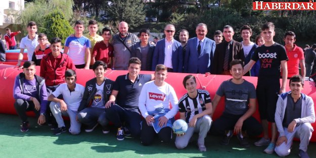 KÜÇÜKÇEKMECE’DE GENÇLİK VE SPOR ŞÖLENİ DEVAM EDİYOR