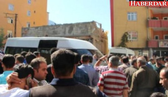 Gelin Konvoyuna Pompalıyla Ateş Açan Saldırganı Ağabeyi Vurdu : 7 Yaralı