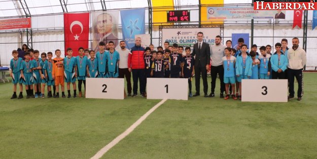 OKUL OLİMPİYATLARI FUTBOL TURNUVASI SONA ERDİ