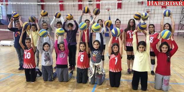 Çatalcalı Çocuklardan Voleybol Kursuna Büyük İlgi