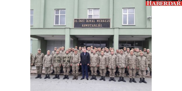 Başkan Cem Kara Mehmetçiklerle yemek yedi