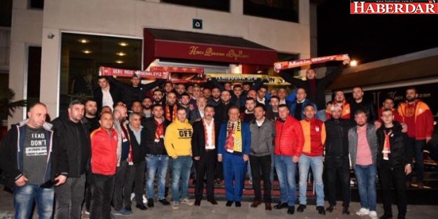 Fenerbahçe ve Galatasaray taraftarları derbi öncesi buluştu