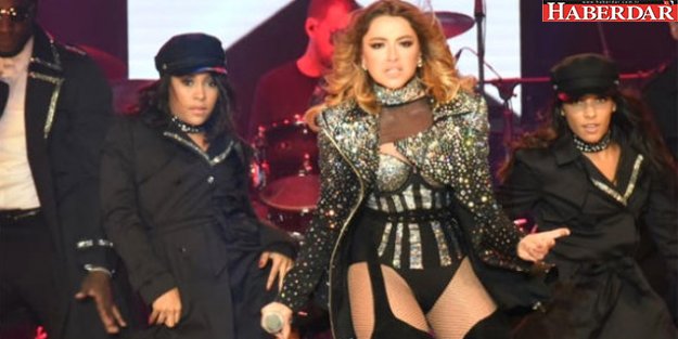 Hadise, RTÜK'e Kafa Tuttu: Özgürüm, İstediğimi Giyerim