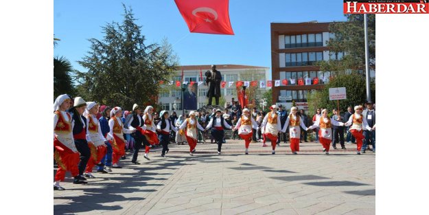 Çatalca'da “Uluslararası 23 Nisan Çocuk Festivali” başladı.