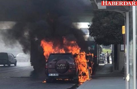 Avcılar'da Seyir Halindeki Cip Alev Alev Yandı