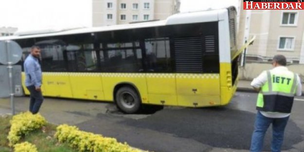 İstanbul'da yol çöktü