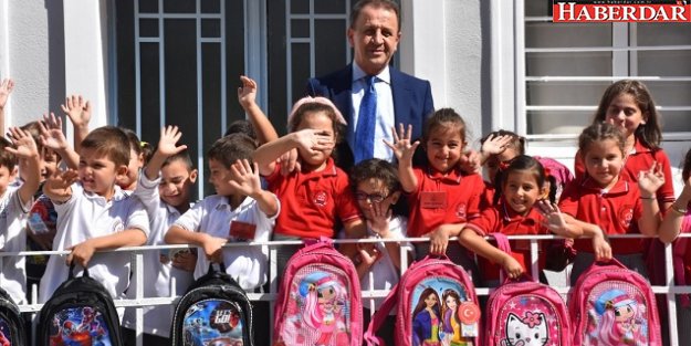 Silivri Belediyesi'nden çocuklara okul seti