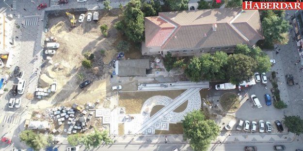 Silivri'de Kaymakamlık arkası meydan düzenlemesi sürüyor