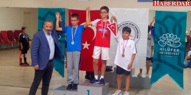 Squash 13. Yaş Türkiye Birincisi Mektebim'de