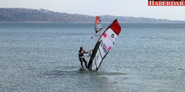 Rüzgar Sörfü Slalom Türkiye Şampiyonası Büyükçekmece’de yapıldı