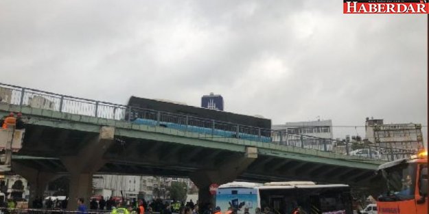 İstanbul'da otobüs kaza yaptı: Tramvay seferleri durdu