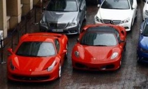 2 Ferrari garajdan, 2 Ferrari parası da kasadan çıktı