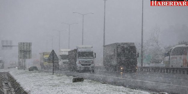 İstanbul'da kar yağışı şiddetini artırdı