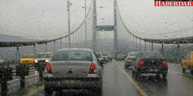 İstanbul'da yağış nedeniyle trafik durma noktasında