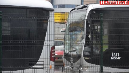 Beylikdüzü'ne Giden Metrobüsler Çarpıştı; 1 Yaralı