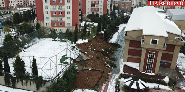 Başakşehir'de bir okulun istinat duvarı çöktü!